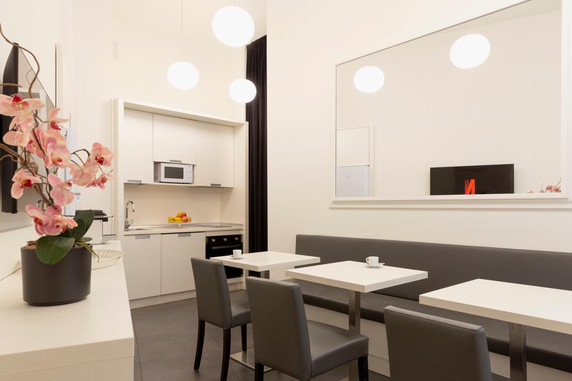 History Suite Essence Rome Exterior photo